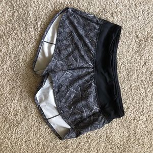 Lululemon Speed up short 2.5”